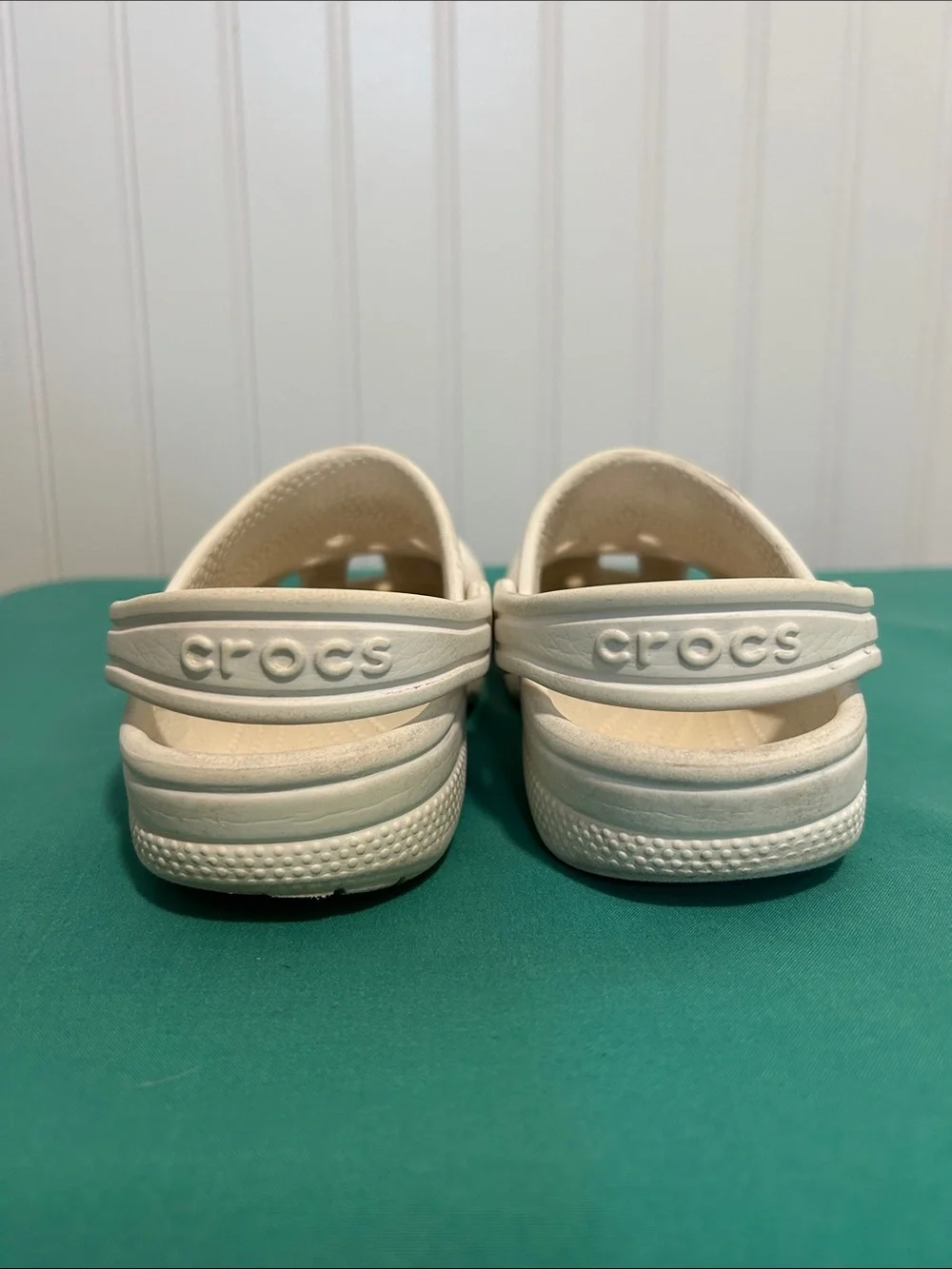 CROCS Kids White Clog Sandals with Heel Strap Sz: c11